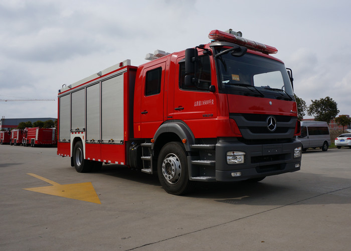 4x2 Drive Six Seats Municipal Fire-Fighting Truck with 6000 Liters Water Tank